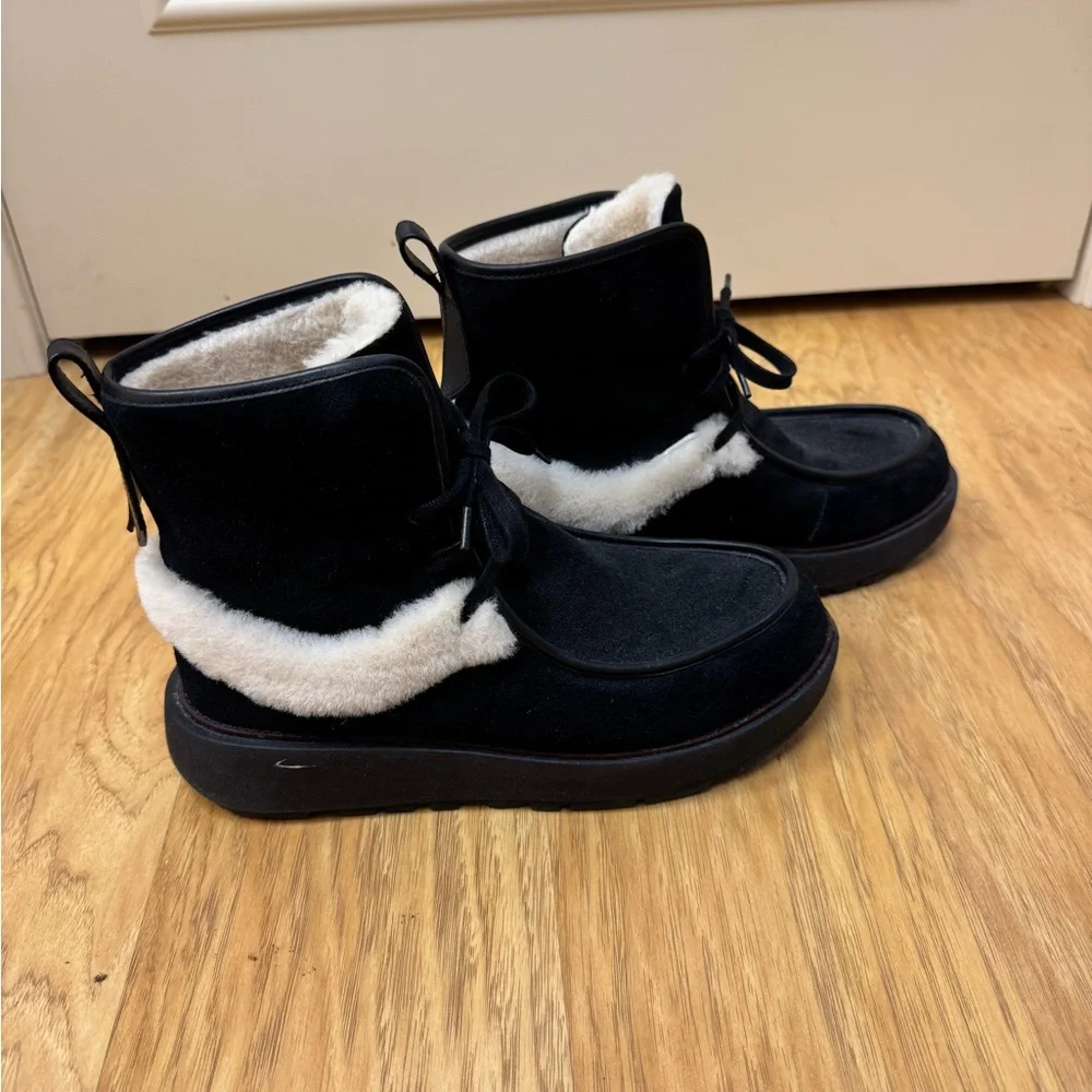 Fitflop Nyssa Genuine Shearling Chukka Boot in Black